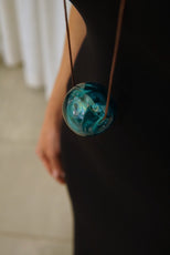 ПРИКРАСА КУЛЯ З ГУТНОГО СКЛА COSMIC GREEN