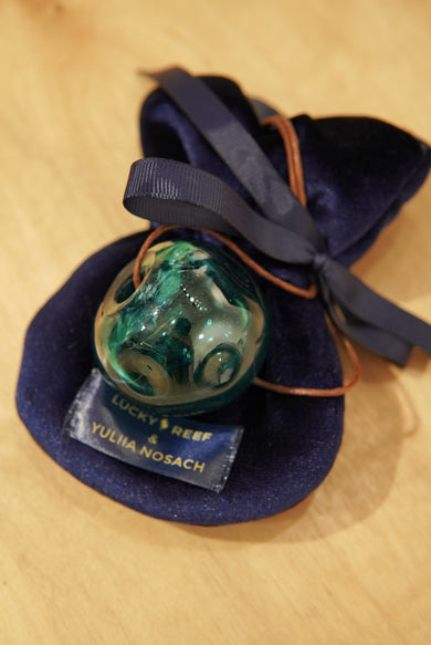 ПРИКРАСА КУЛЯ З ГУТНОГО СКЛА COSMIC GREEN