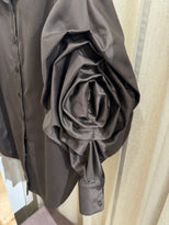 ШОКОЛАДНА СОРОЧКА ТРОЯНДА З ДЕКОРОВАНИМ РУКАВОМ