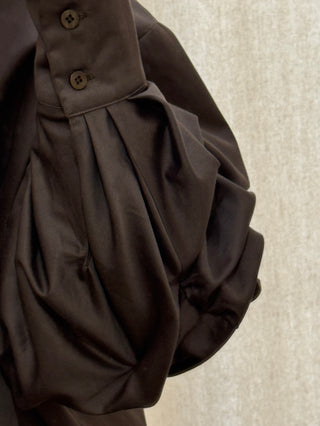 ШОКОЛАДНА СОРОЧКА ТРОЯНДА З ДЕКОРОВАНИМ РУКАВОМ