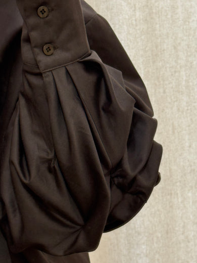 ШОКОЛАДНА СОРОЧКА ТРОЯНДА З ДЕКОРОВАНИМ РУКАВОМ