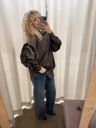 ШОКОЛАДНА СОРОЧКА ТРОЯНДА З ДЕКОРОВАНИМ РУКАВОМ