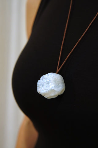 ПРИКРАСА КУЛЯ З ГУТНОГО СКЛА MILK