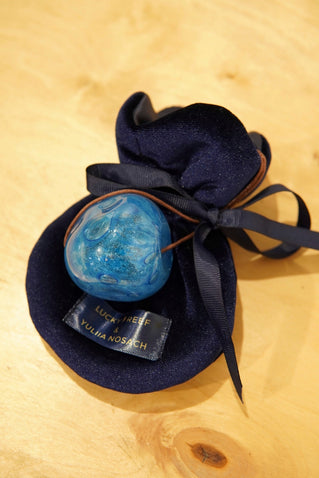 ПРИКРАСА КУЛЯ З ГУТНОГО СКЛА BLUE