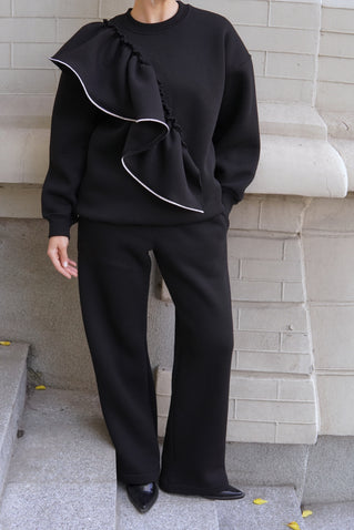 КОСТЮМ З ВОЛАНОМ ТА СТРАЗОВОЮ СТРІЧКОЮ